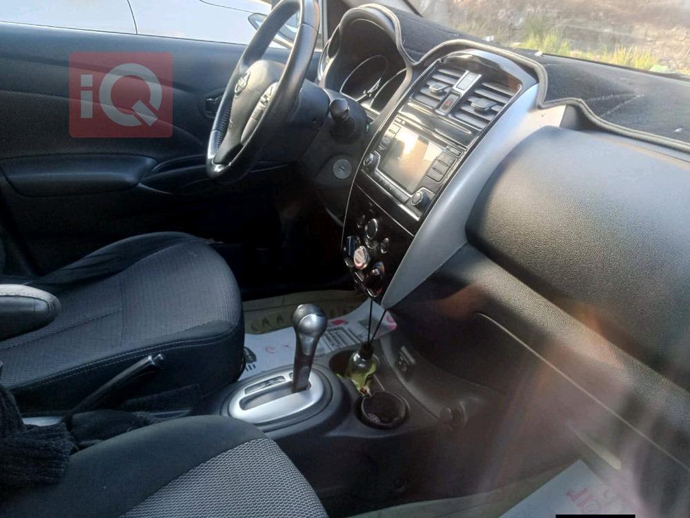 نيسان فيرسا